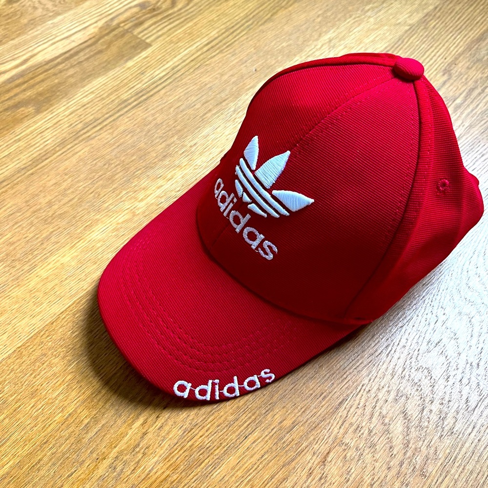 New Adidas (original) cap. Red. Never worn. Excellent condition. Offers welcome